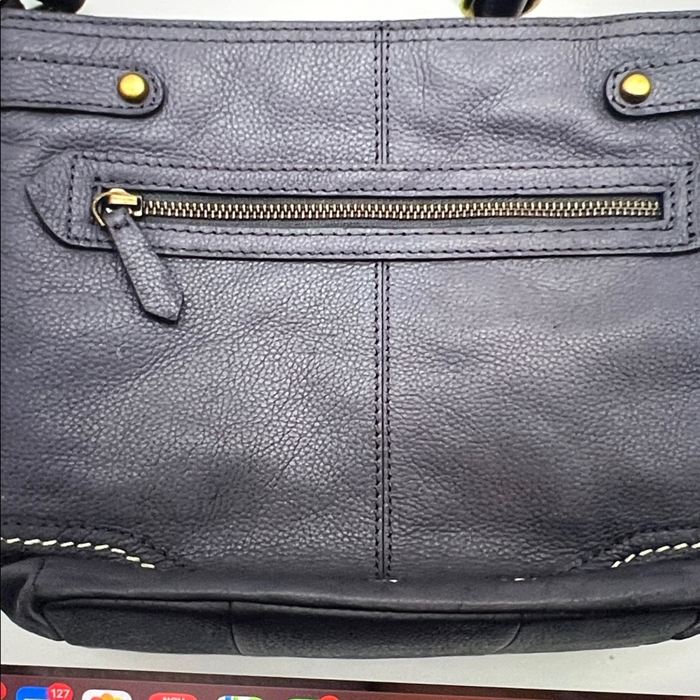 Born crossbody. - Picture 3 of 11